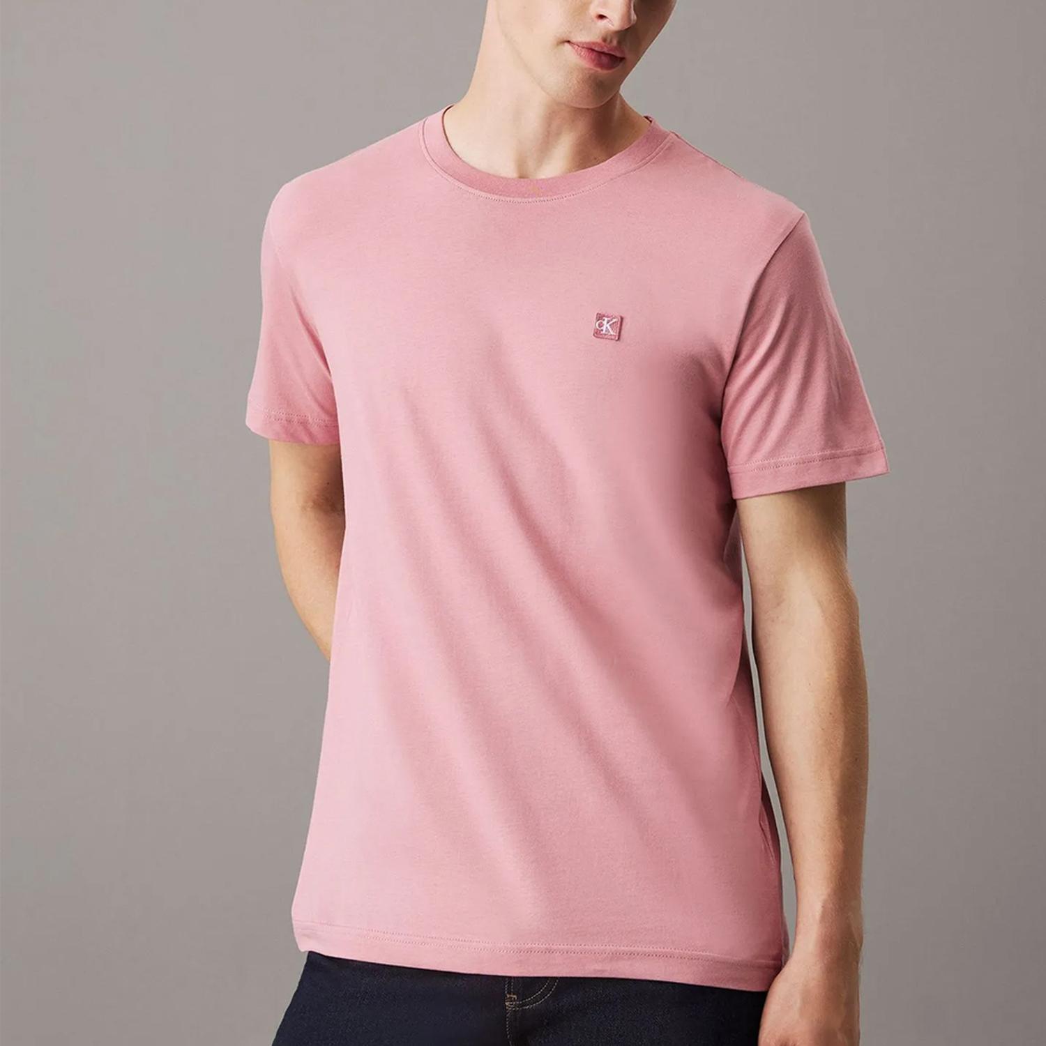 POLERA EMBRO BADGE CALVIN KLEIN ROSA - J30J325268VLG - 2