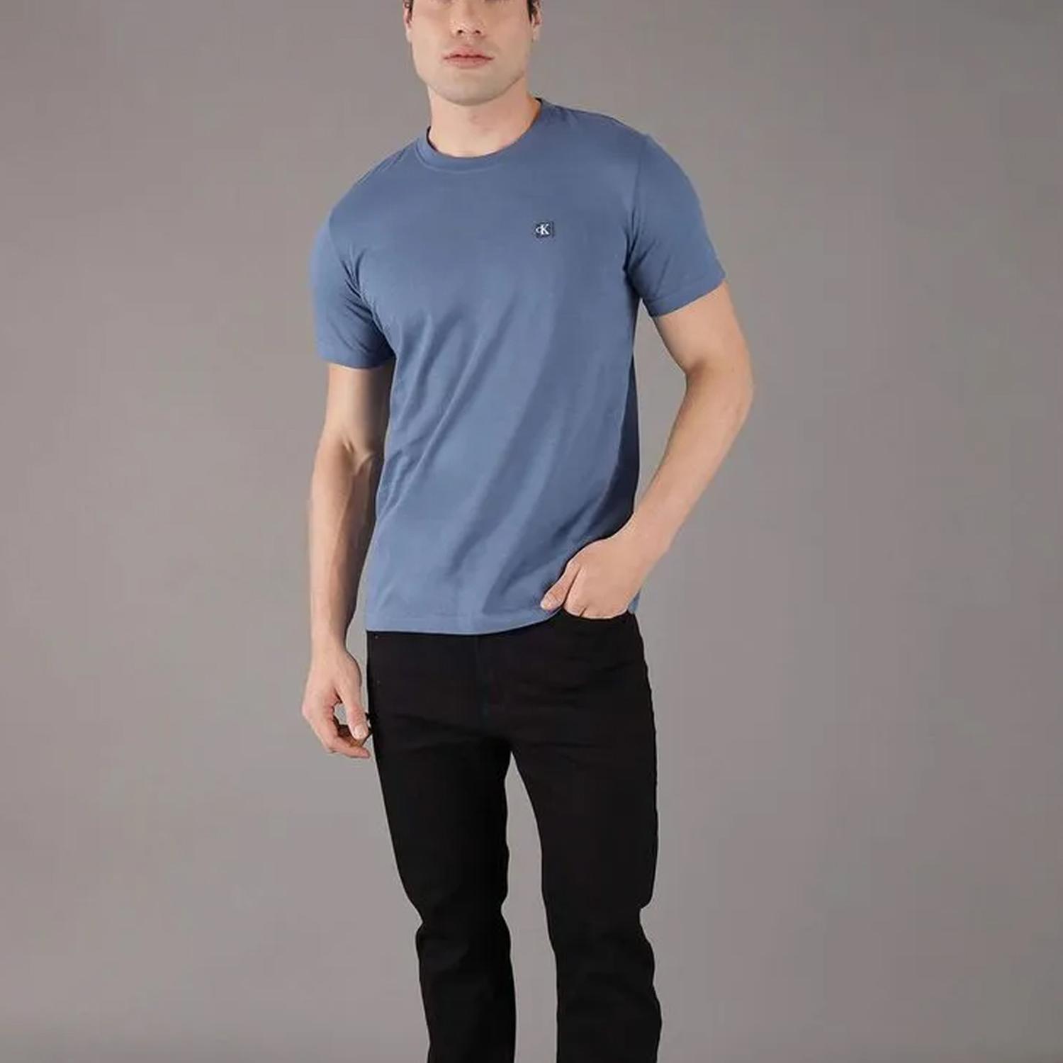 POLERA EMBRO BADGE CALVIN KLEIN AZUL - J30J325268DBX - 2