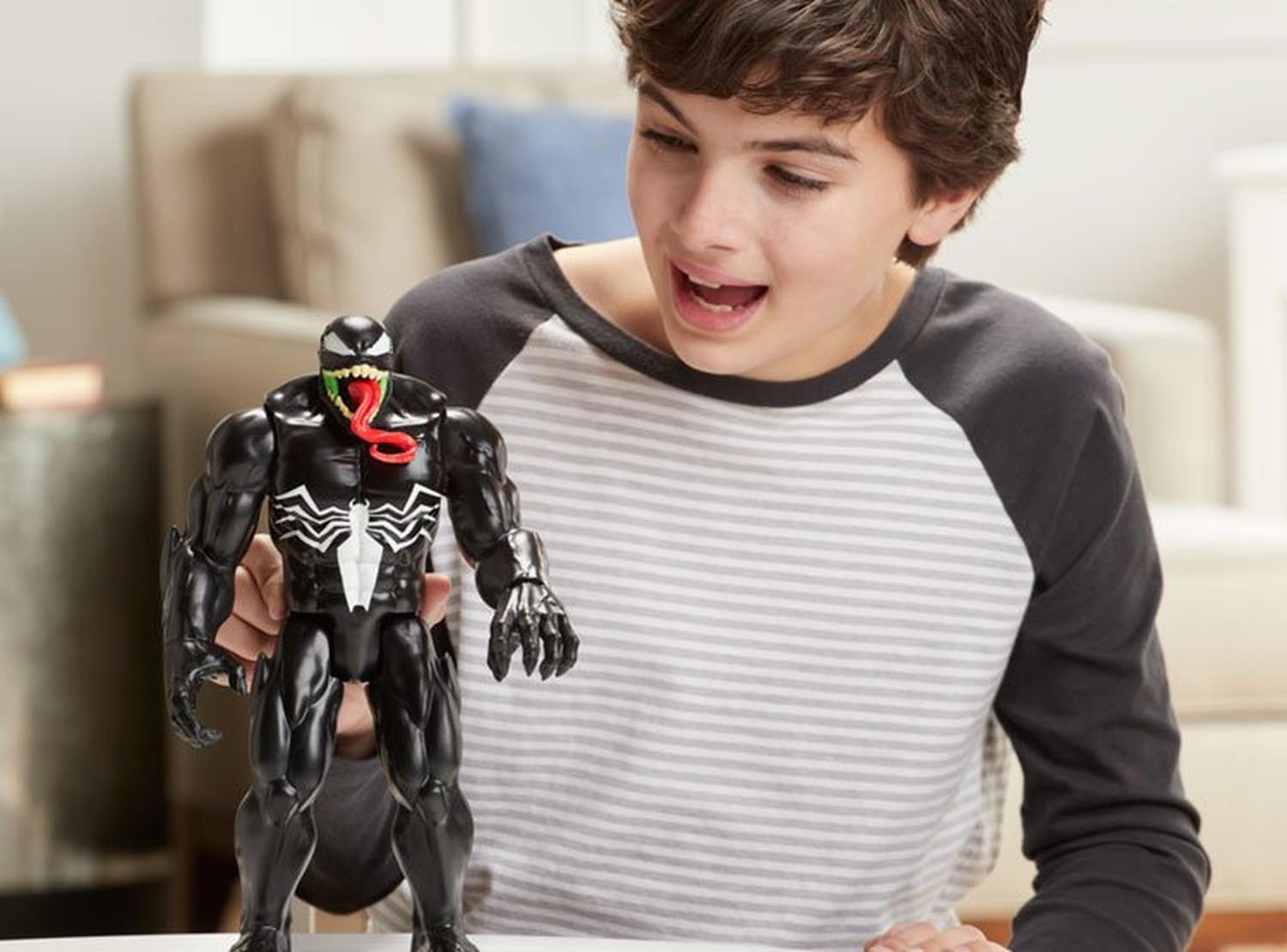 FIGURA VENOM ARTICULADA 30 CMS TITAN HERO SERIES - 5