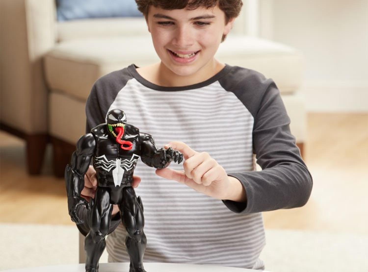 FIGURA VENOM ARTICULADA 30 CMS TITAN HERO SERIES - 6