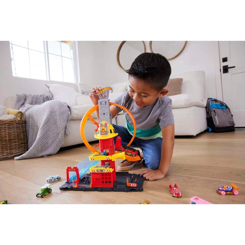 PISTA CITY SUPER LOOP ESTACION BOMBEROS NIÑO HOT WHEELS - 2