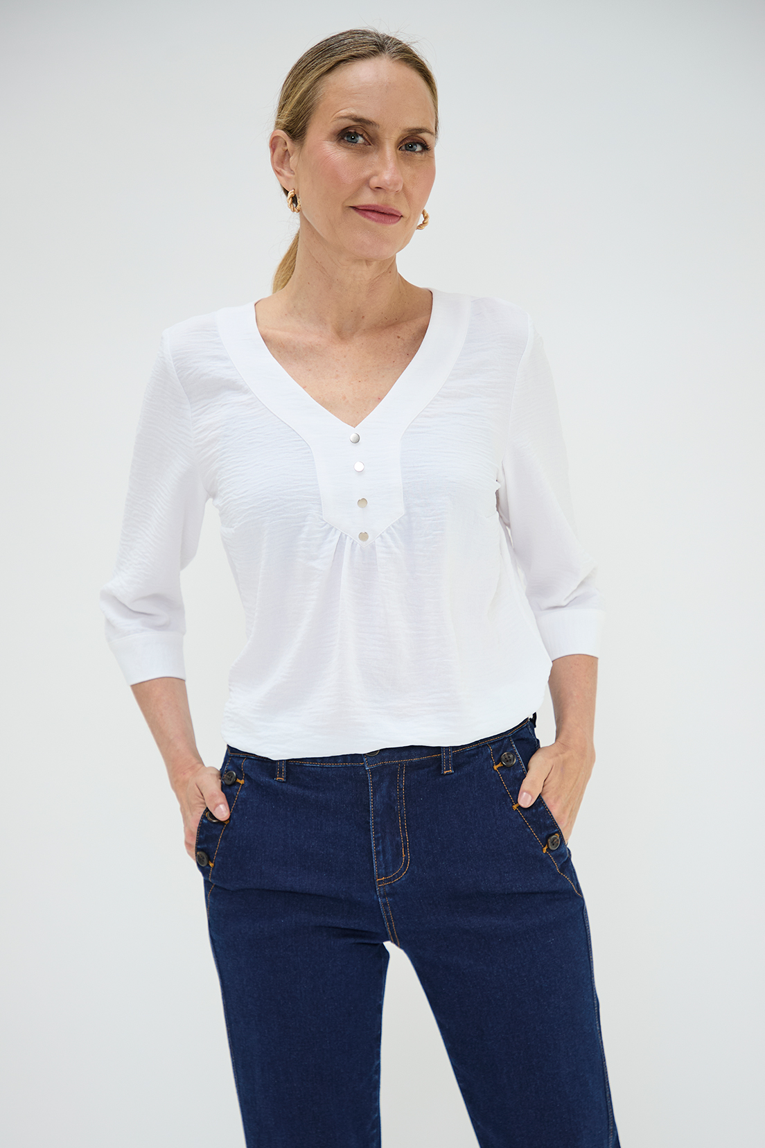 BLUSA MUJER MA GRIFFE BLANCO ESCOTE EN V CON BOTONES - 1