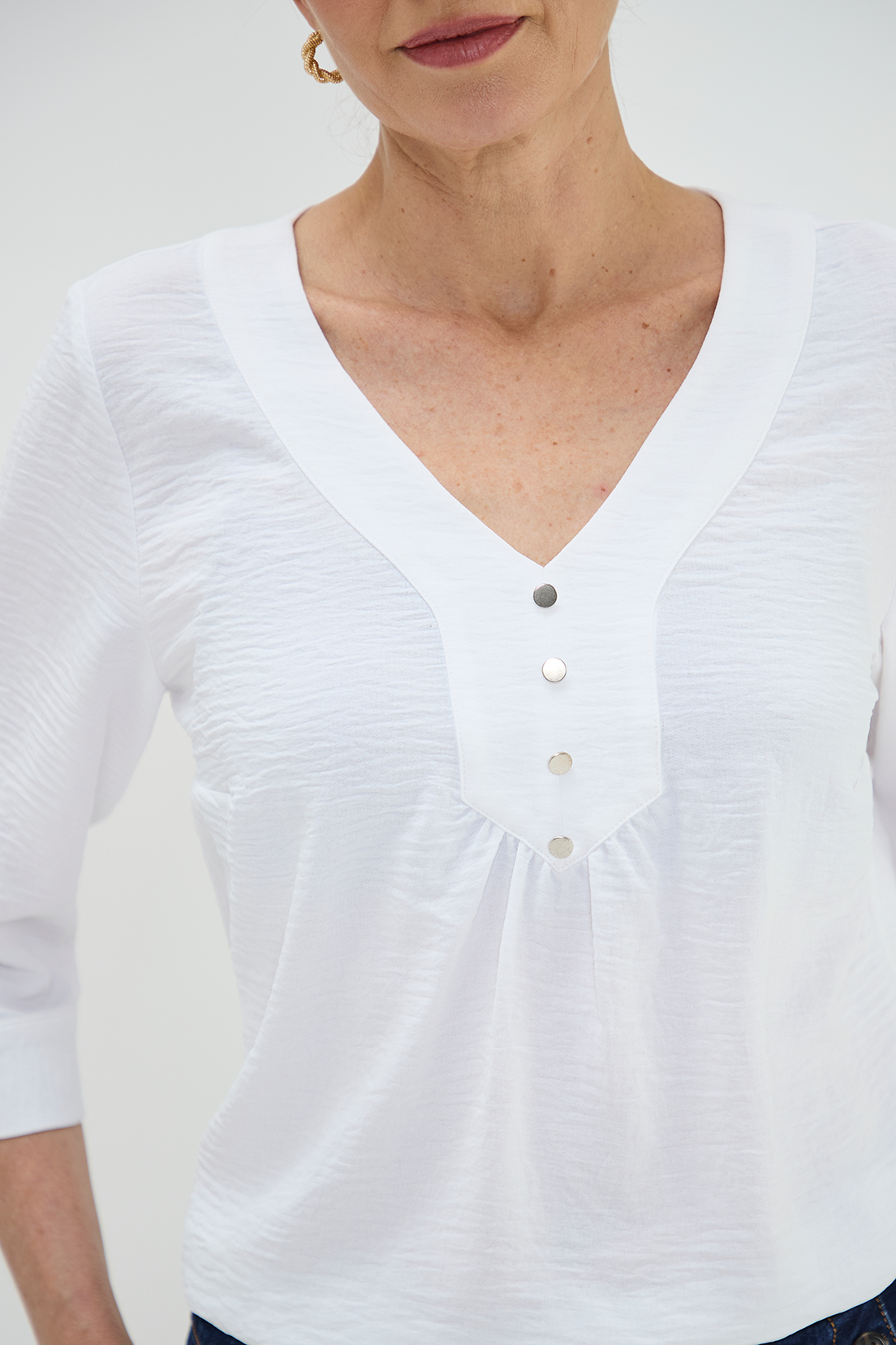 BLUSA MUJER MA GRIFFE BLANCO ESCOTE EN V CON BOTONES - 2