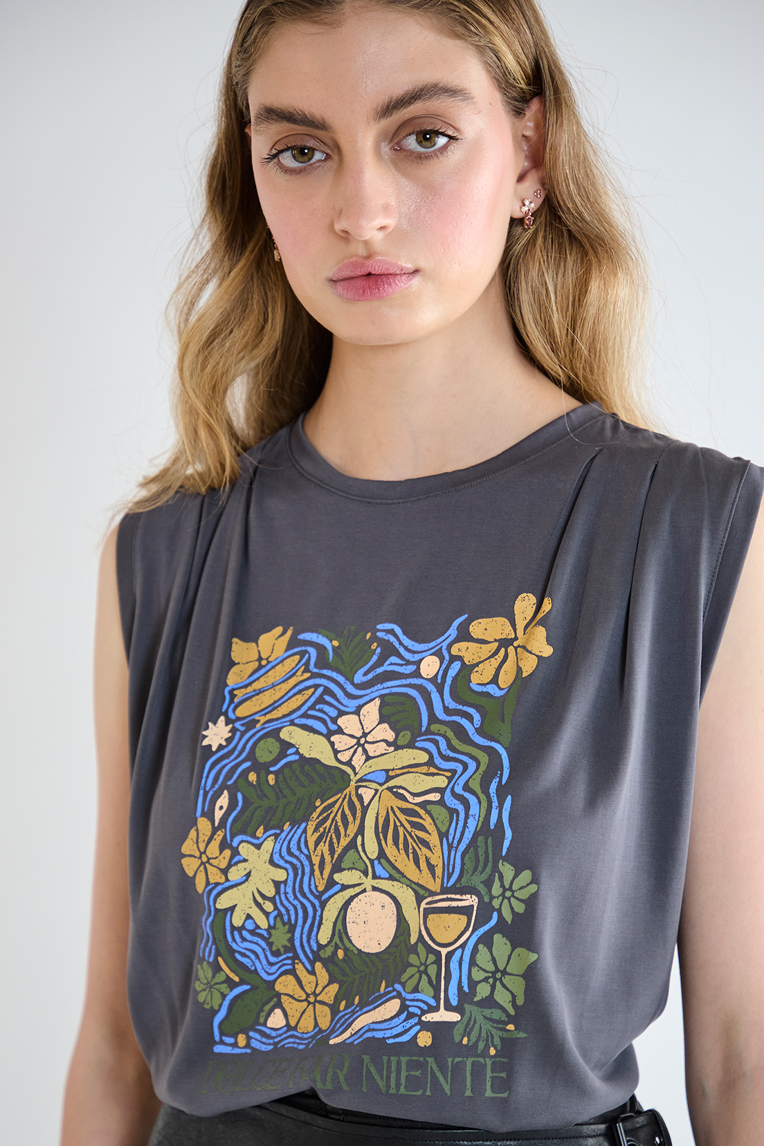 POLERA MUJER IO GRIS ESTAMPADA - 2
