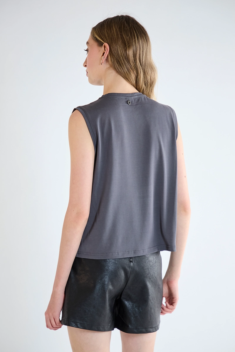 POLERA MUJER IO GRIS ESTAMPADA - 4