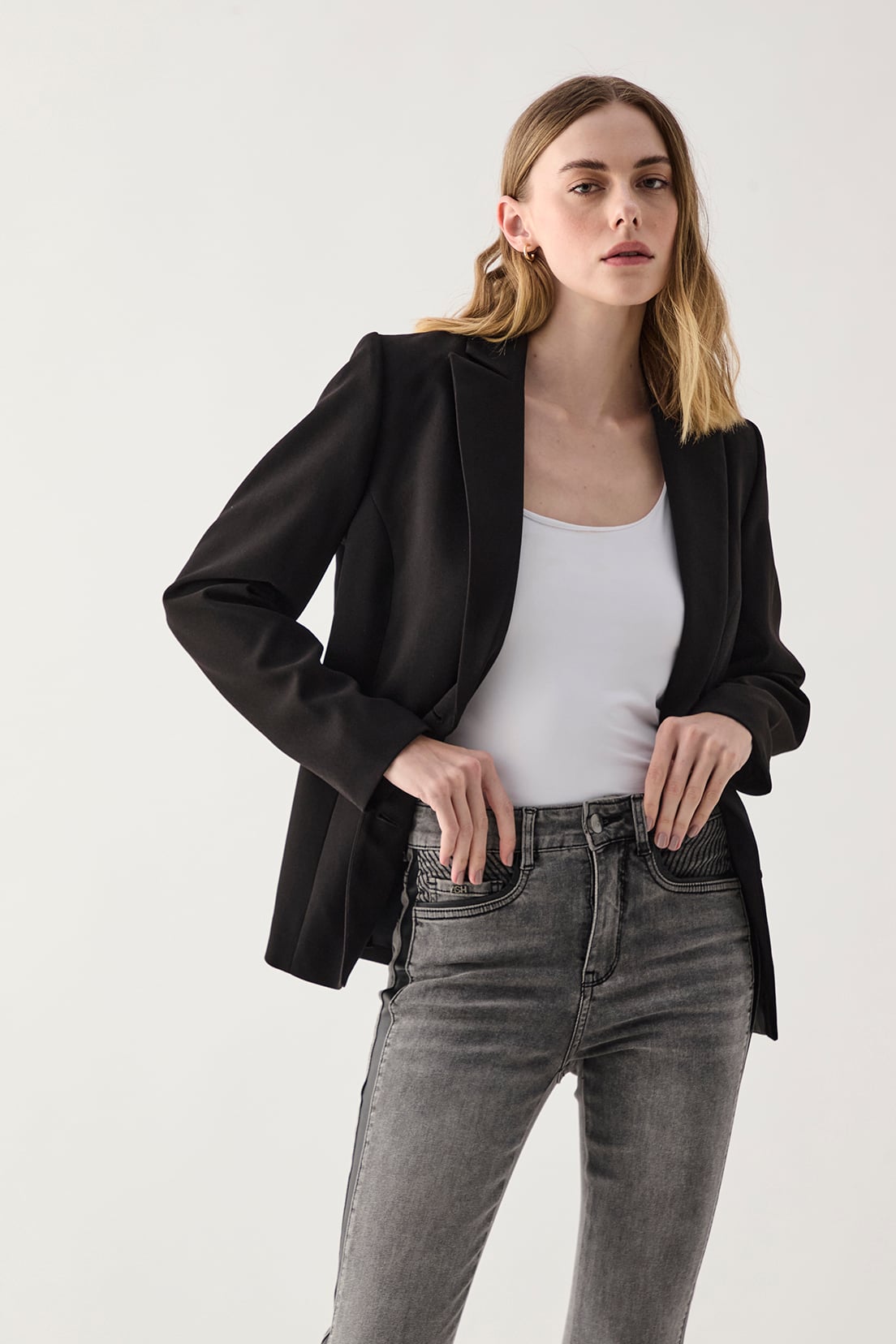 BLAZER MUJER ASH NEGRO LISO - 2
