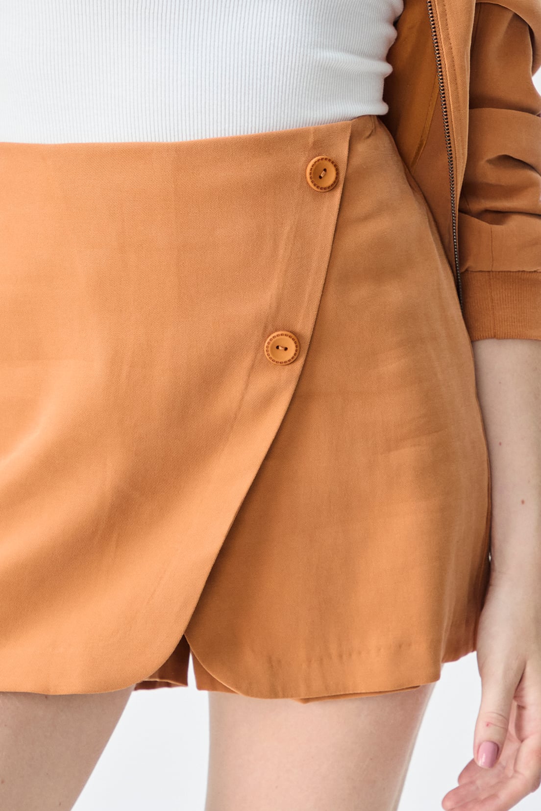 SHORT MUJER IO CAFE LISO - 2