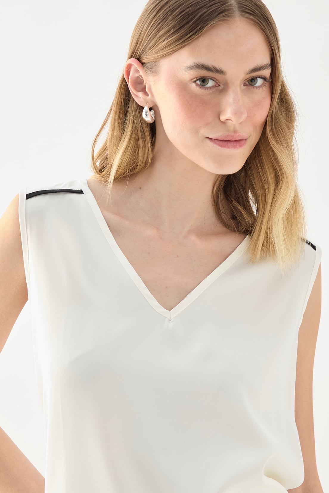 POLERA SIN MANGAS MUJER MAGRIFFE - 2