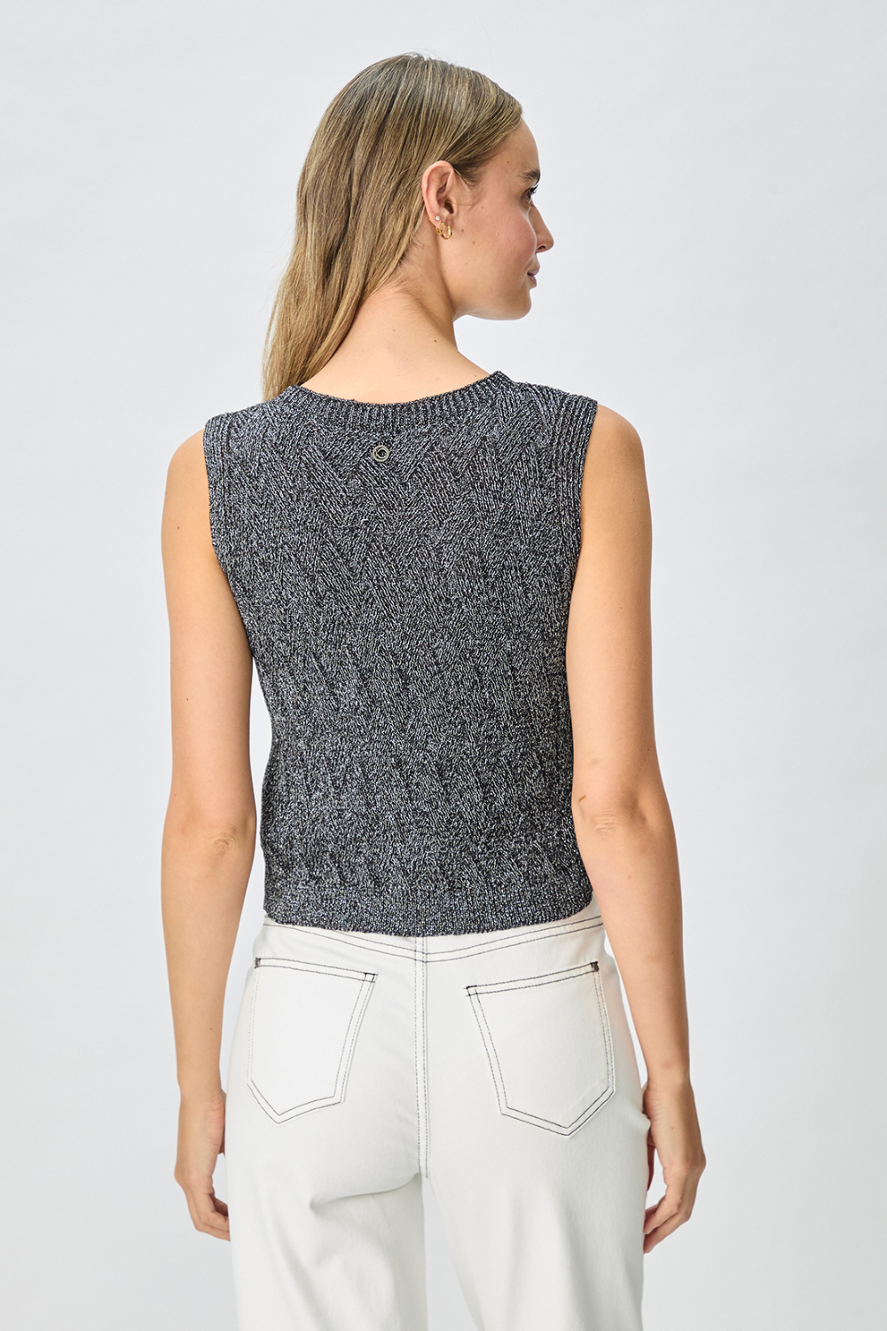 POLERA SIN MANGAS NEGRO MUJER IO - 3