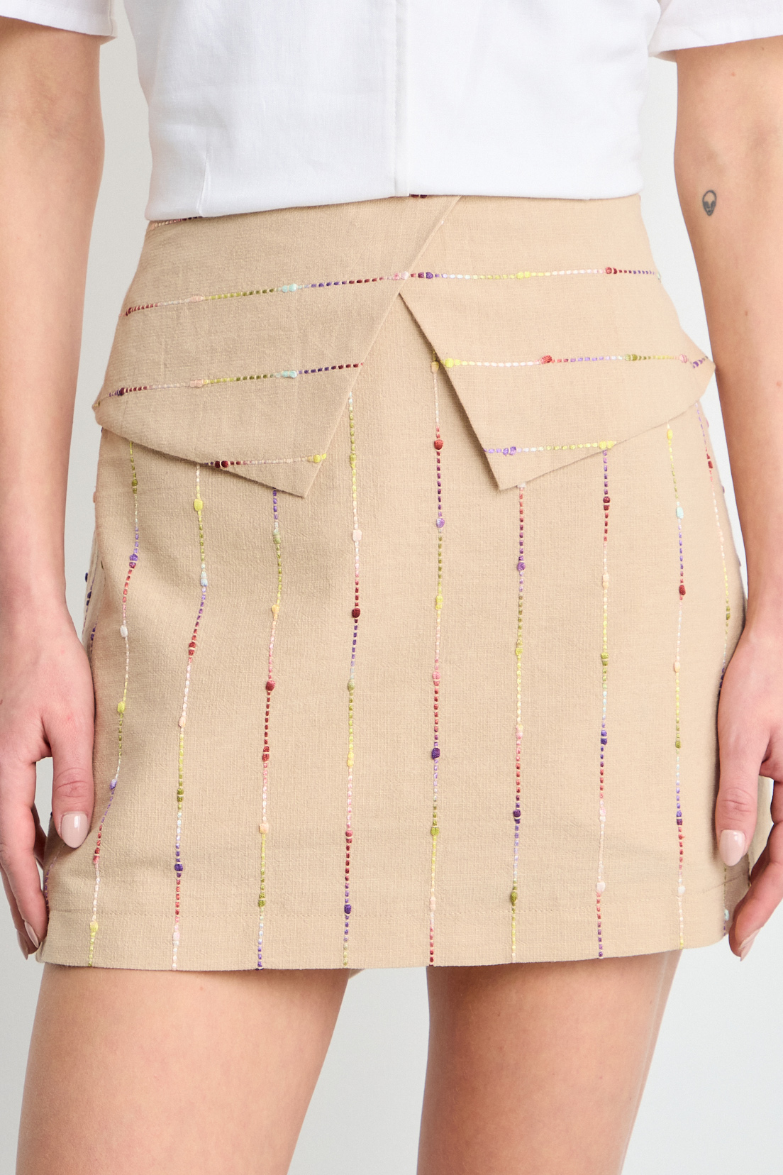 SHORT BEIGE MUJER IO - 2