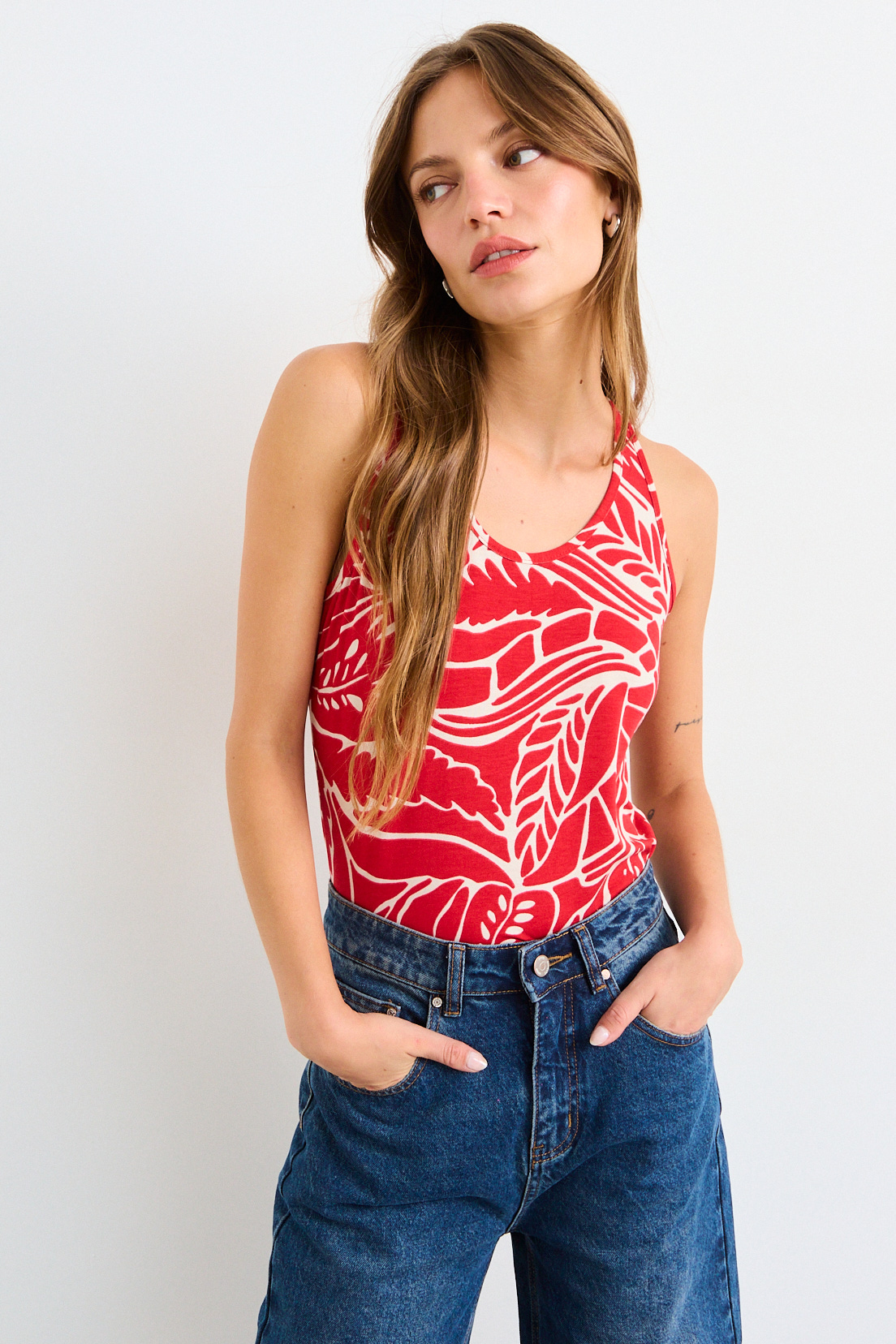 POLERA SIN MANGAS FANTASIA ROJO MUJER IO - 1
