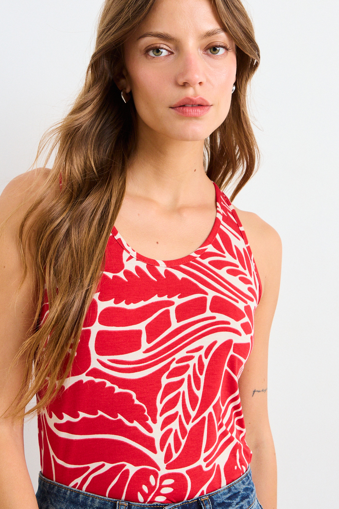 POLERA SIN MANGAS FANTASIA ROJO MUJER IO - 2