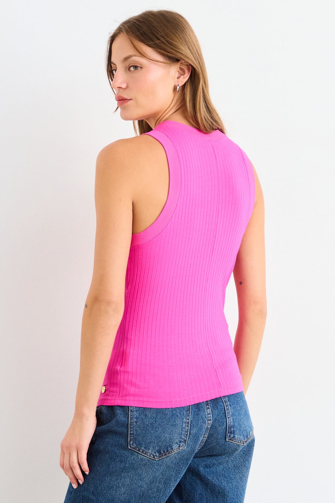 POLERA SIN MANGAS LISA FUCSIA MUJER IO - 3
