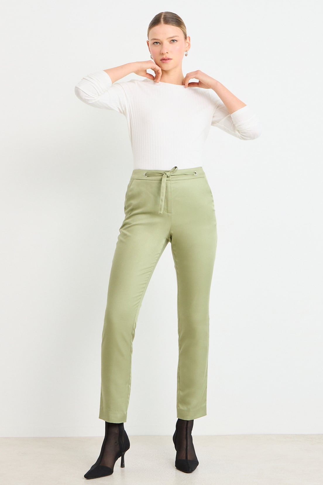 PANTALON LISO VERDE OLIVA MUJER ASH - 1
