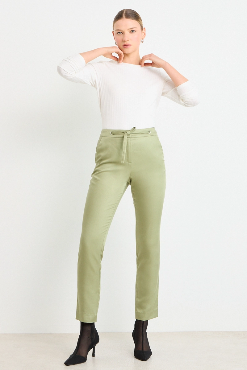 PANTALON LISO VERDE OLIVA MUJER ASH - 1