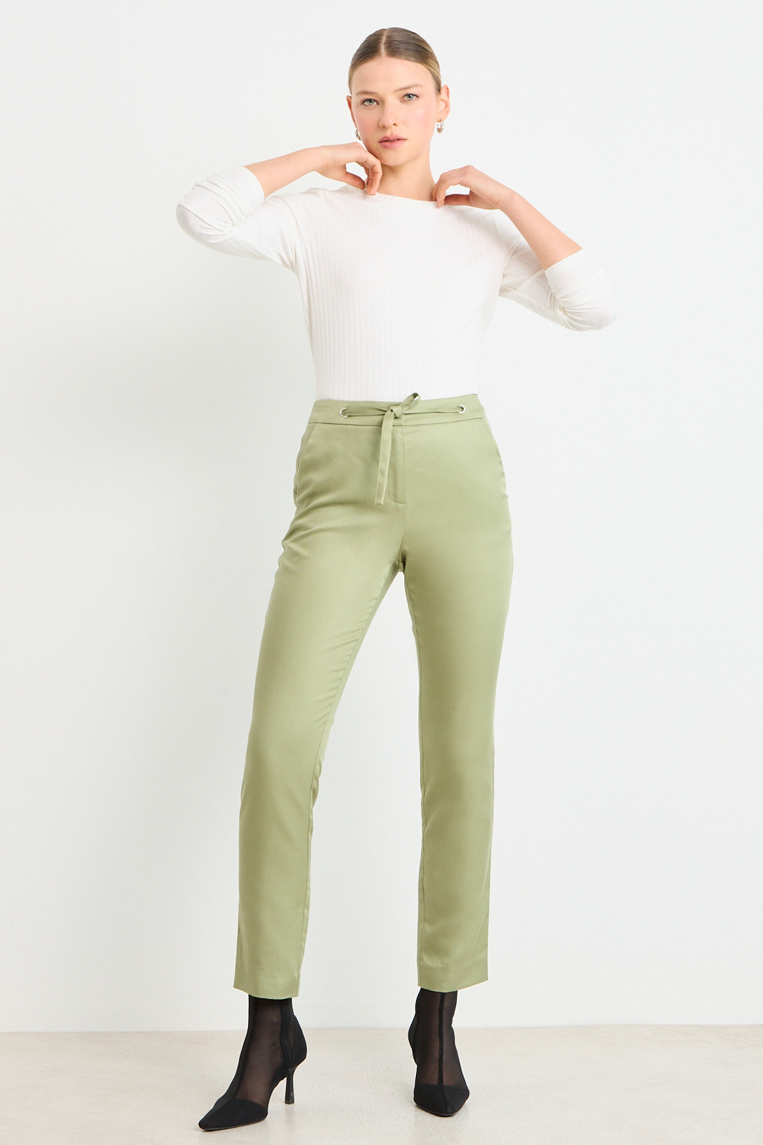 PANTALON LISO VERDE OLIVA MUJER ASH - 1