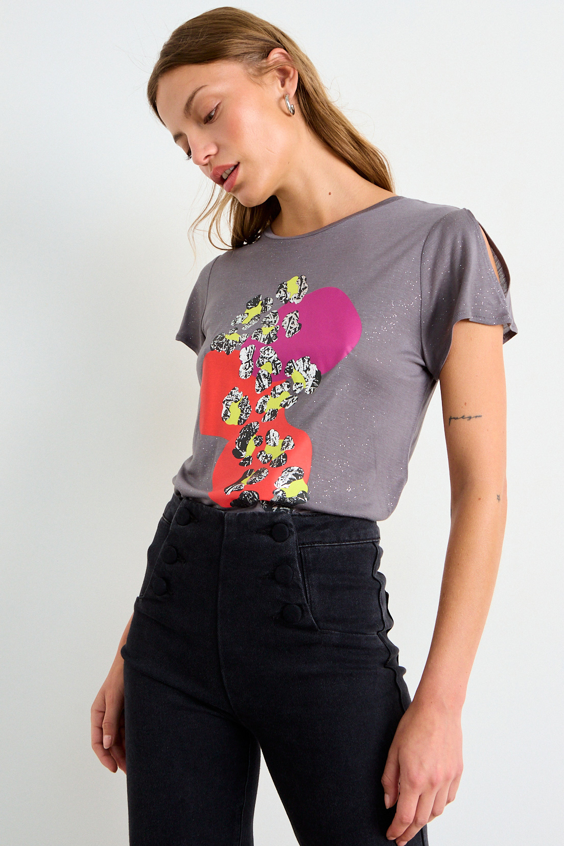 POLERA ESTAMPADA GRIS MUJER IO - 2