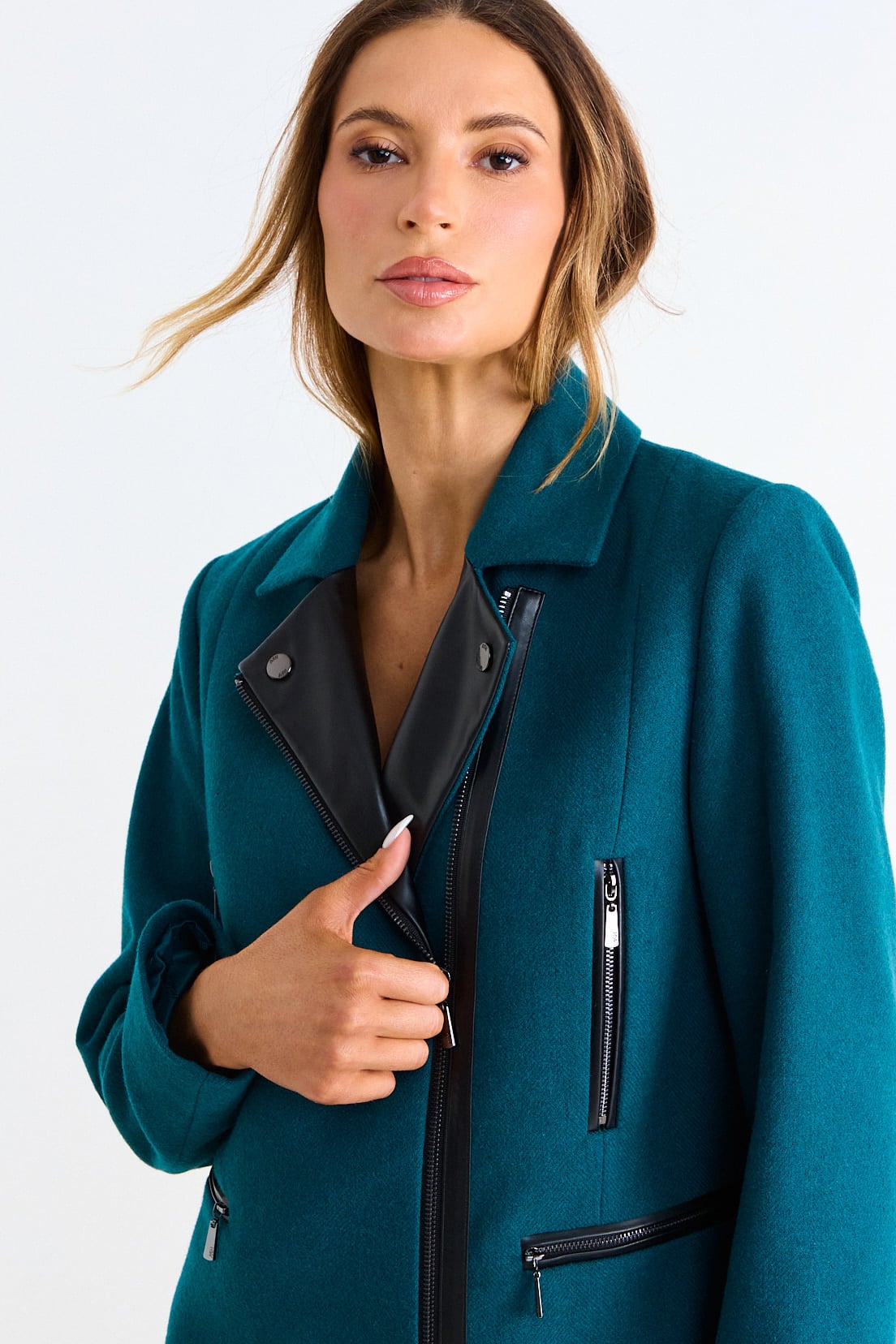 CHAQUETON LISO CON CIERRE VERDE MUJER ASH - 2