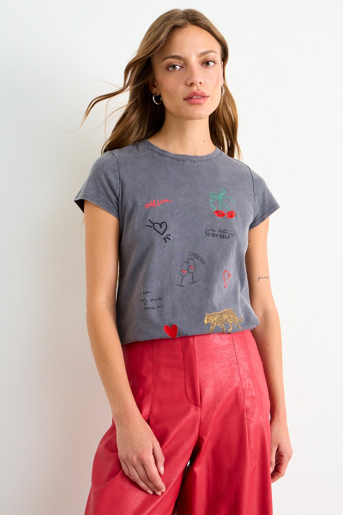 POLERA ESTAMPADA GRIS MUJER IO - 2