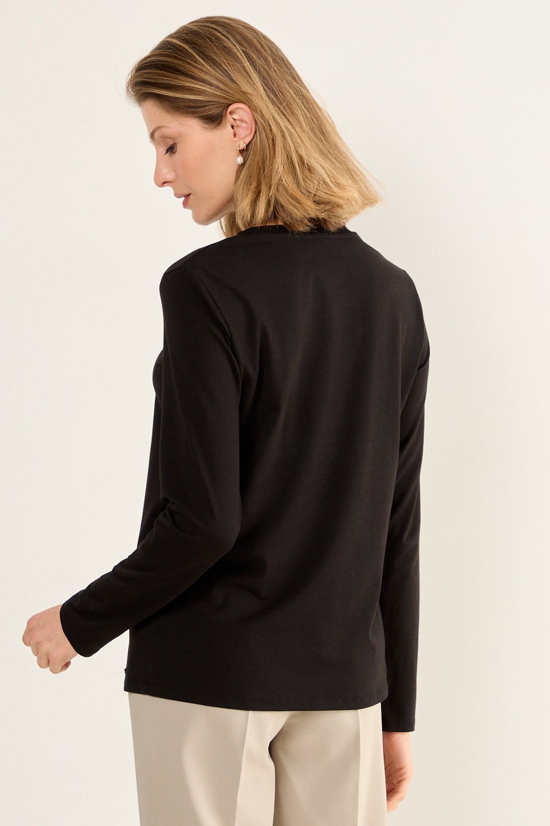 POLERA LISA NEGRO MUJER MAGRIFFE - 4