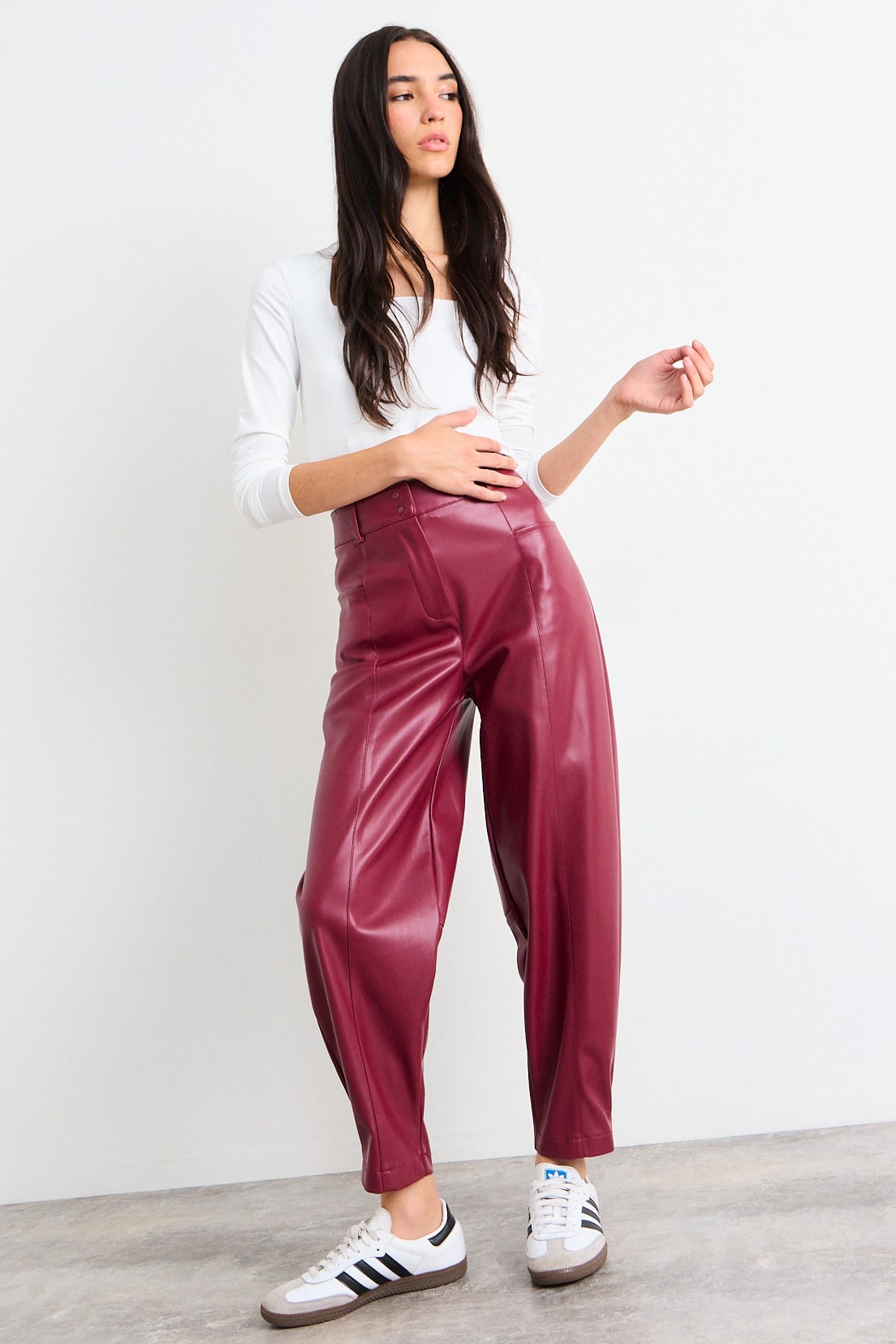 PANTALON LISO BURDEOS MUJER IO - 1