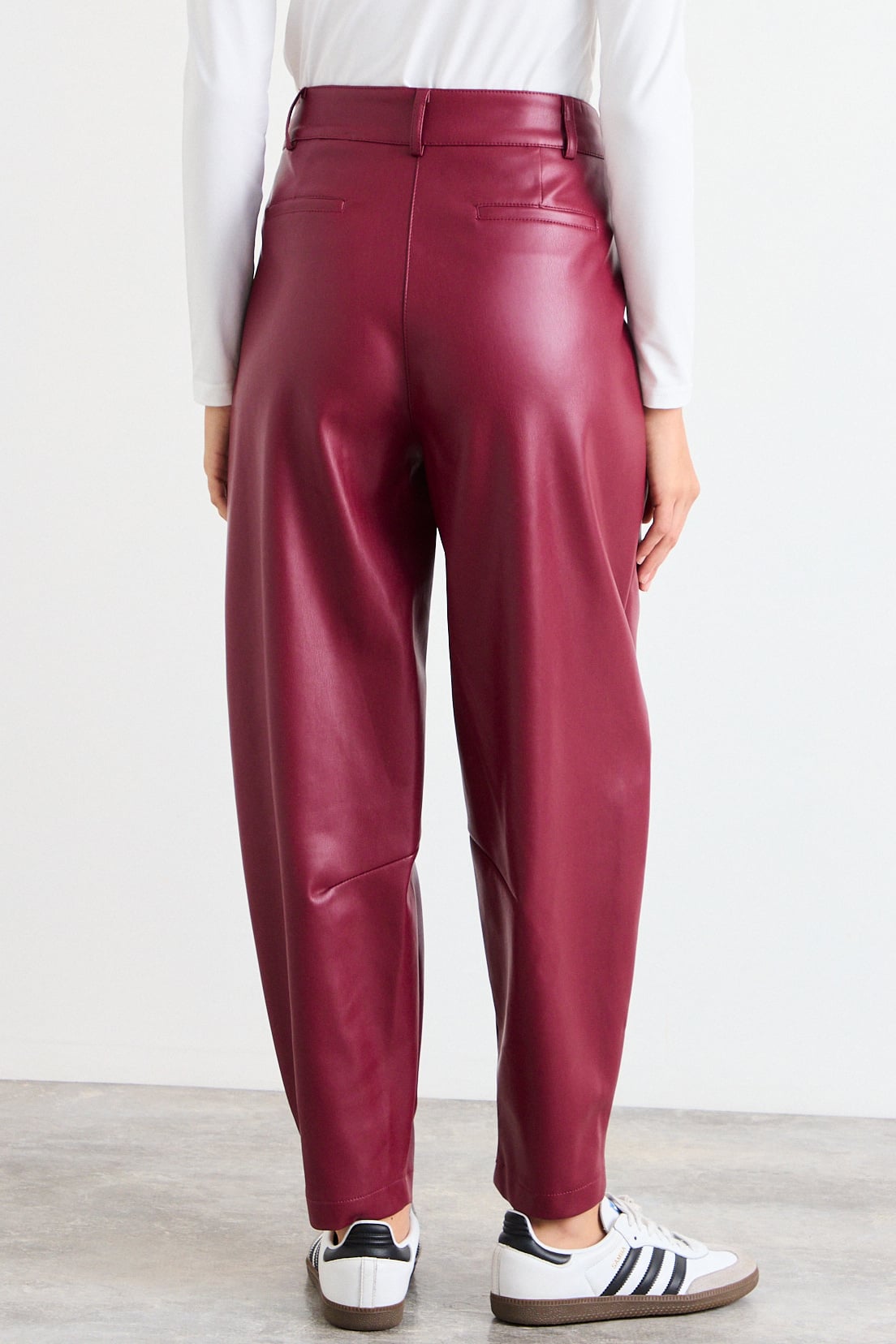 PANTALON LISO BURDEOS MUJER IO - 4