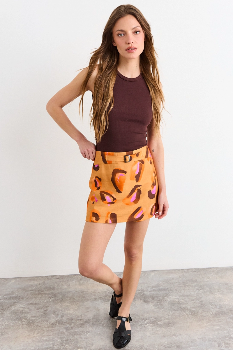 SHORT NARANJO MUJER IO - 1