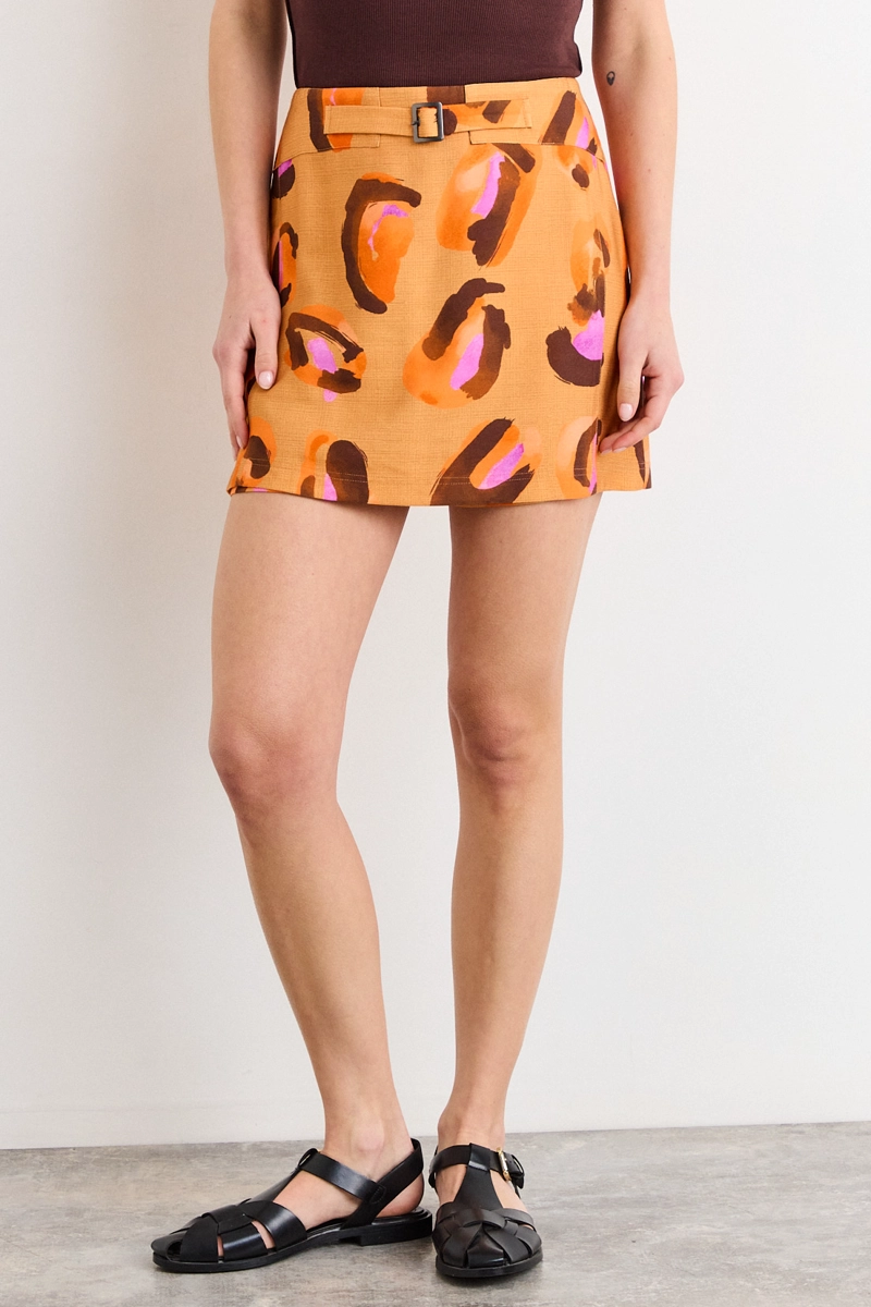 SHORT NARANJO MUJER IO - 2