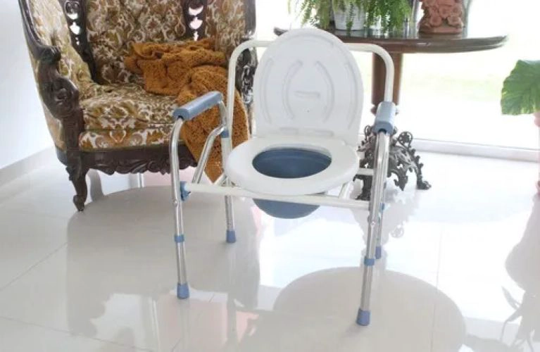 SILLA PARA BAÑO PORTATIL PLEGABLE BAÑO INODORO DISCAPACITADO - 4