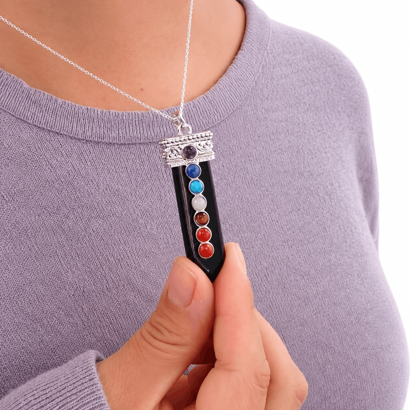 COLLAR PUNTA ONIX 7 CHAKRAS CON CADENA DE PLATA - 1