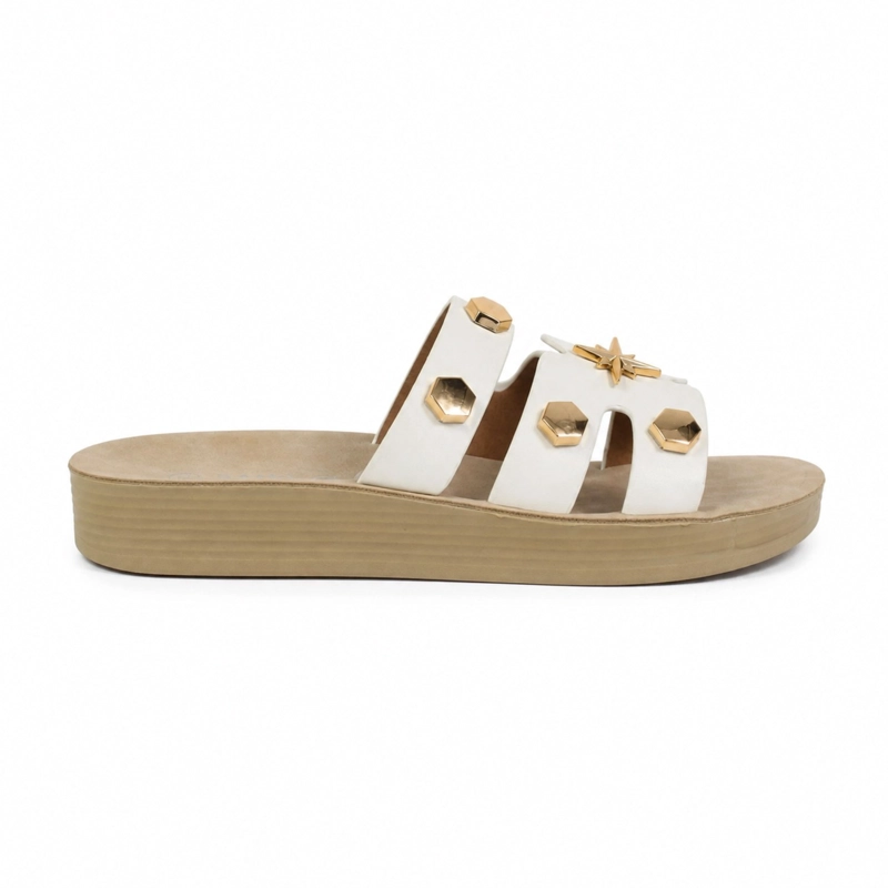 SANDALIA PLATAFORMA BAJA TACHAS DORADAS PG6038 - 1