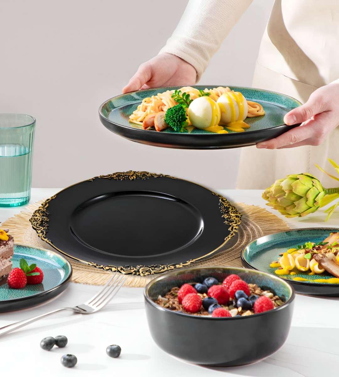 SET 3 BAJO PLATO BASE NEGRO Y BORDE DORADO DECORATIVO JHN - 5