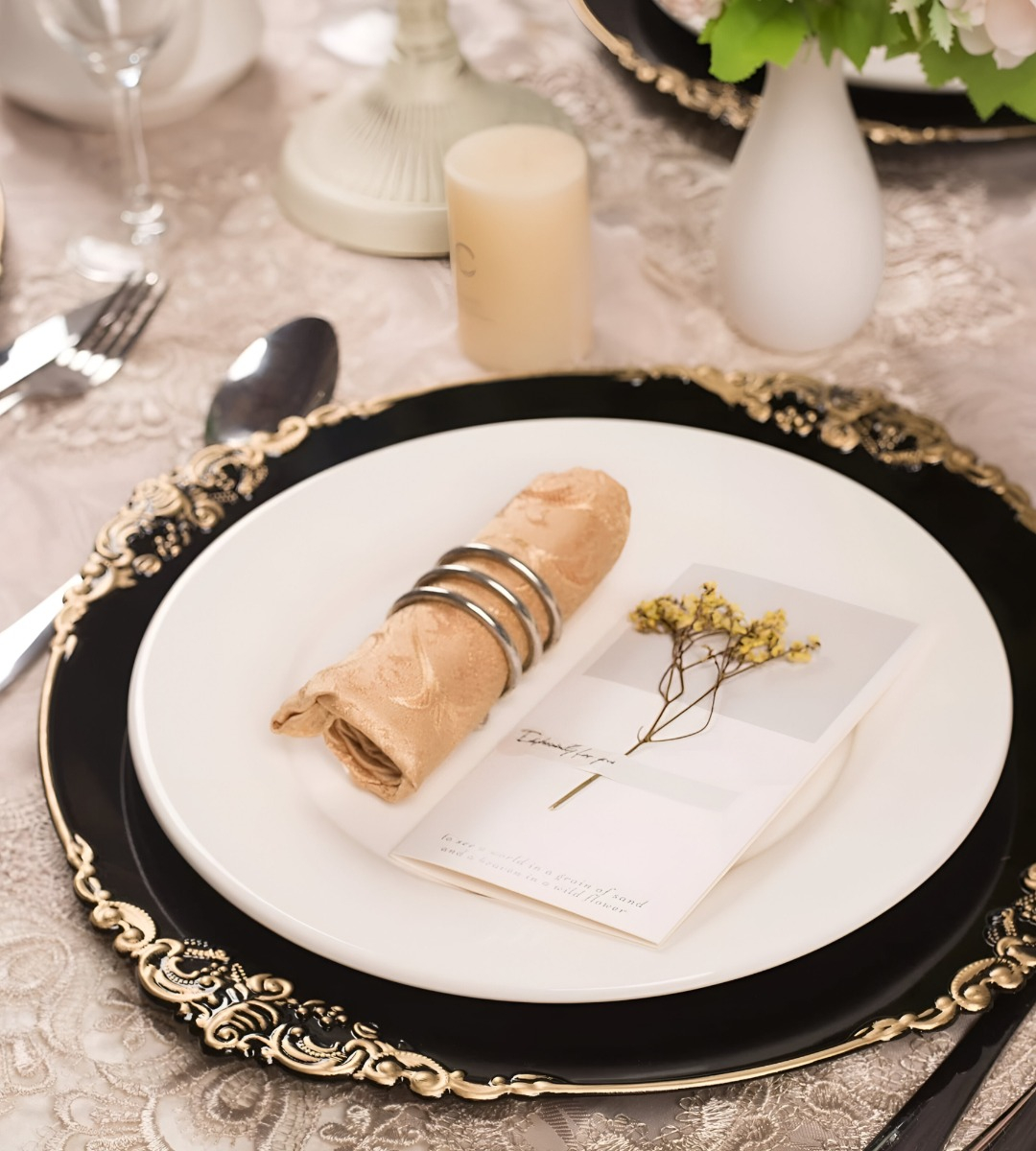SET 3 BAJO PLATO BASE NEGRO Y BORDE DORADO DECORATIVO JHN - 6