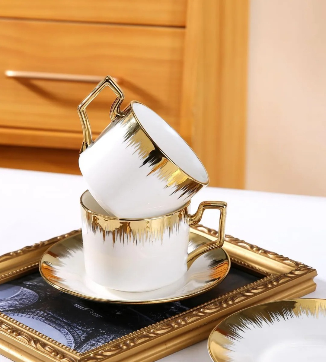 JUEGO TAZA EN COLOR CAFE PLATILLO APILABLE BORDE DECORATIVO JHN - 9