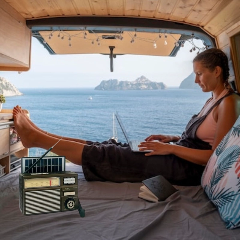 RADIO FM PORTATIL CON PANEL SOLAR RECARGABLE LAU - 7