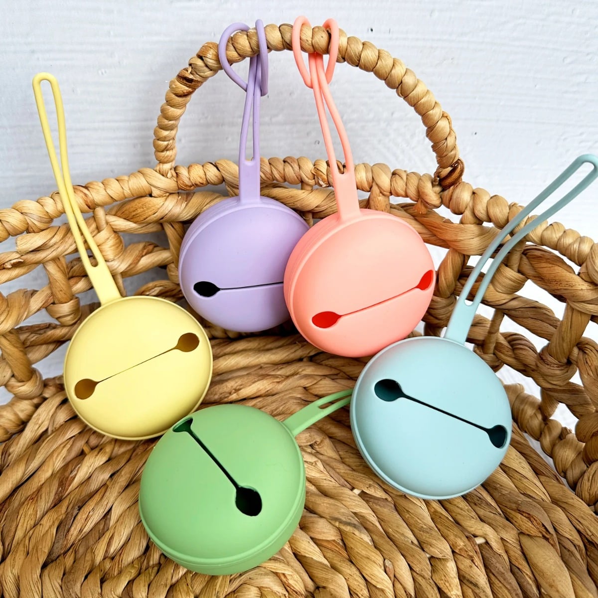 SET 4 PORTACHUPETE MULTICOLOR ESTUCHE SILICONA MODERNO BEBE LAU - 9