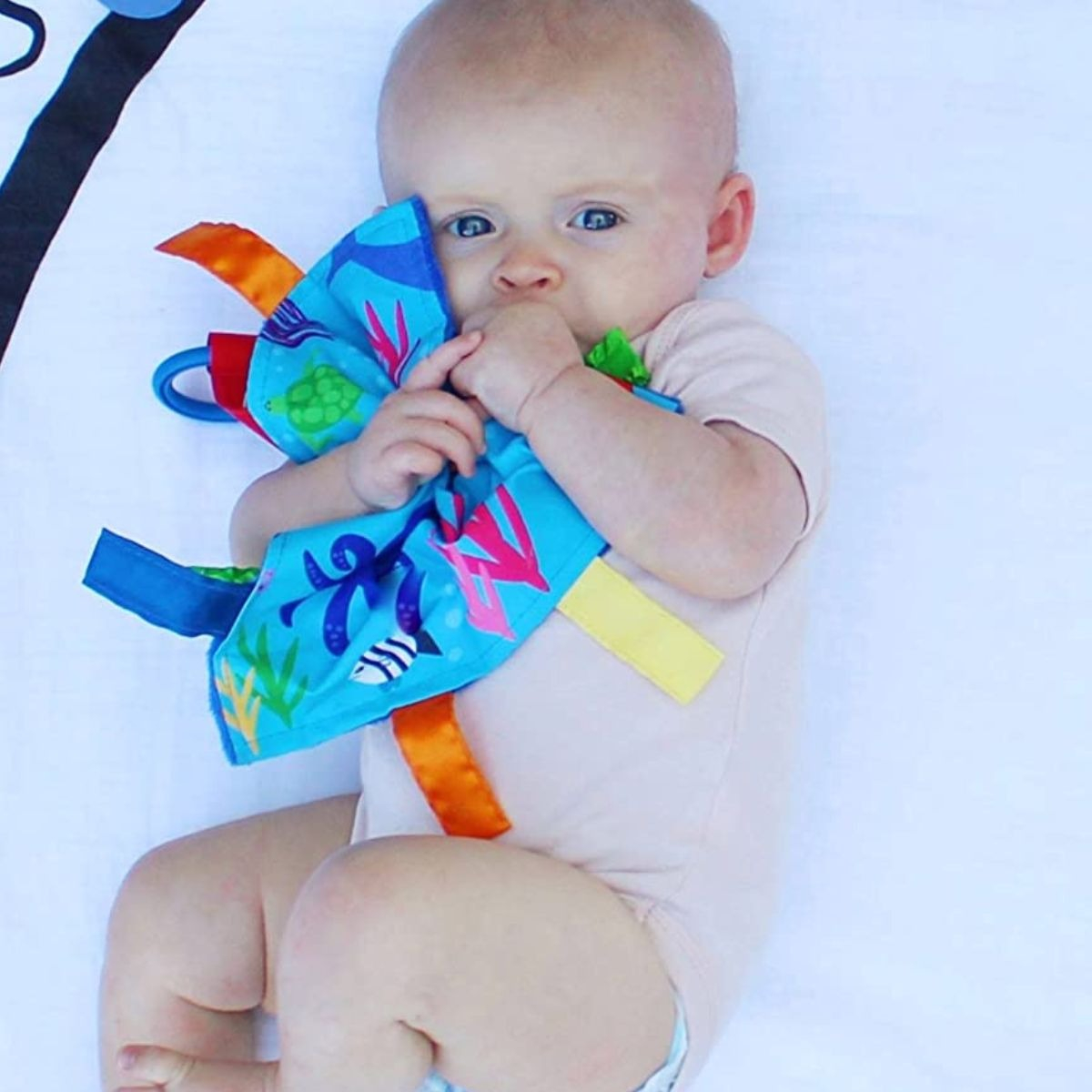 TUTO DE APEGO SENSORIAL MANTA FELPA SUAVE PARA BEBE LAU - 7