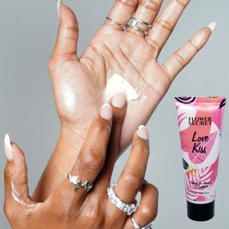 PAQ 12 CREMAS DE MANOS Y CUERPO LOVE KISS DULCE GLITTER LAU - 5