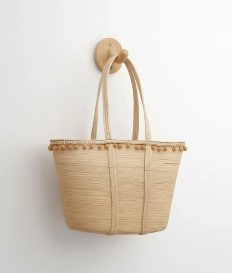 CARTERA MODERNA BOLSO CASUAL POMPONES ASAS LARGAS JHN - 10