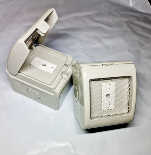 TOMACORRIENTE LEXO CTLE44 BLANCO SIMPLE 10/16A HIDROBOX EXTERIOR IP55 250 V - 3