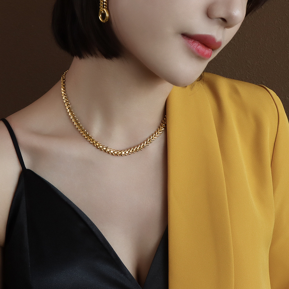 COLLAR BAÑO ORO EN COLOR AMARILLO 18K DISEÑO V - 5