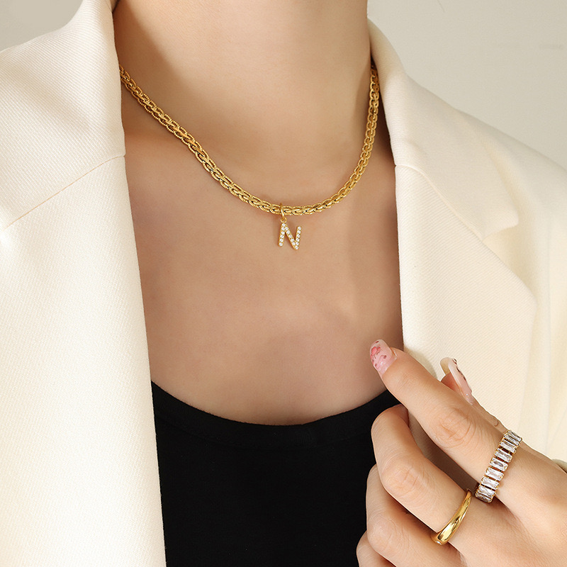 COLLAR LUX JOYAS BAÑO ORO 18K LETRA INICIAL BRILLITOS TEJIDO DRAGÓN - 3
