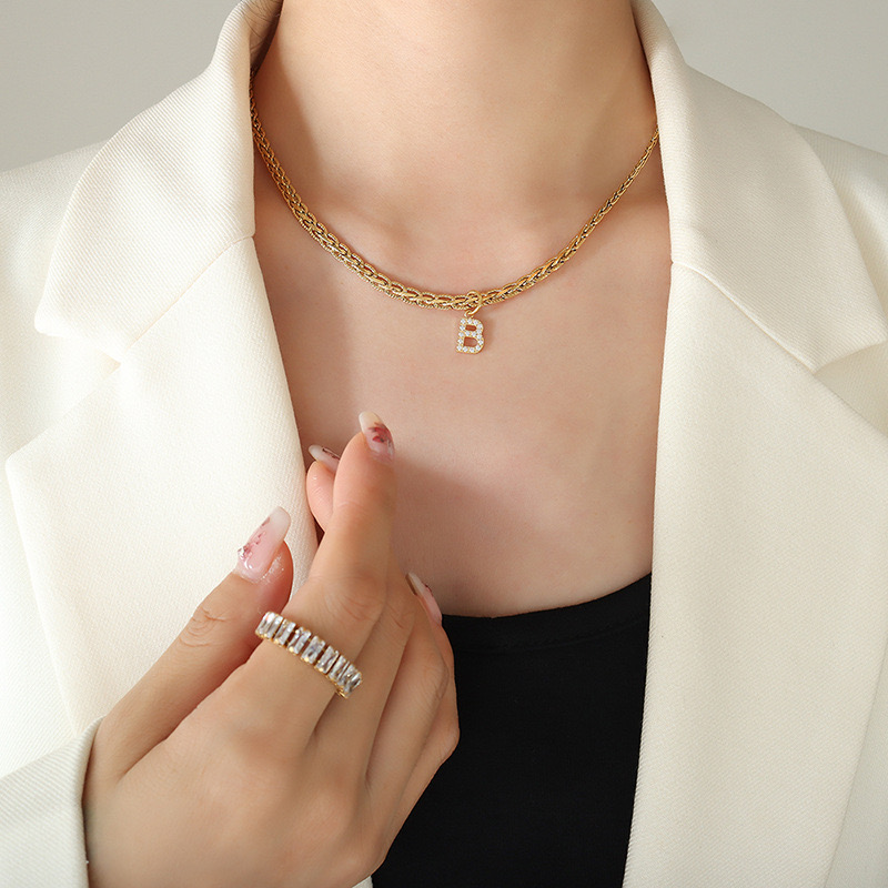 COLLAR LUX JOYAS BAÑO ORO 18K LETRA INICIAL B BRILLITOS TEJIDO DRAGÓN - 3