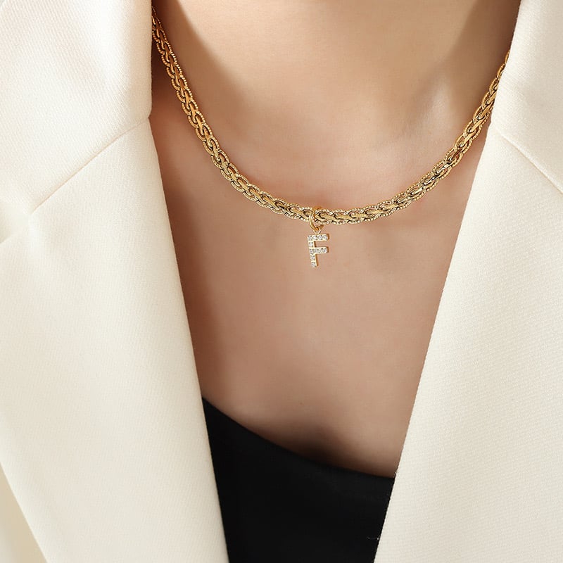 COLLAR LUX JOYAS BAÑO ORO 18K LETRA INICIAL F BRILLITOS TEJIDO DRAGÓN - 3