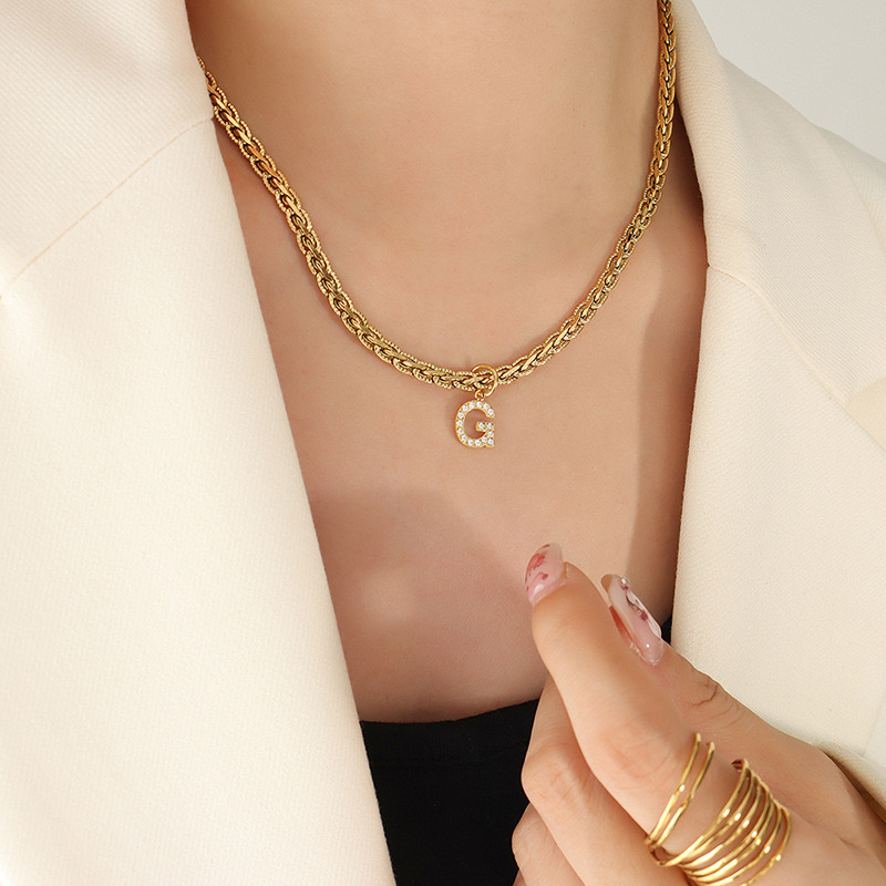 COLLAR LUX JOYAS BAÑO ORO 18K LETRA INICIAL G BRILLITOS TEJIDO DRAGÓN - 3