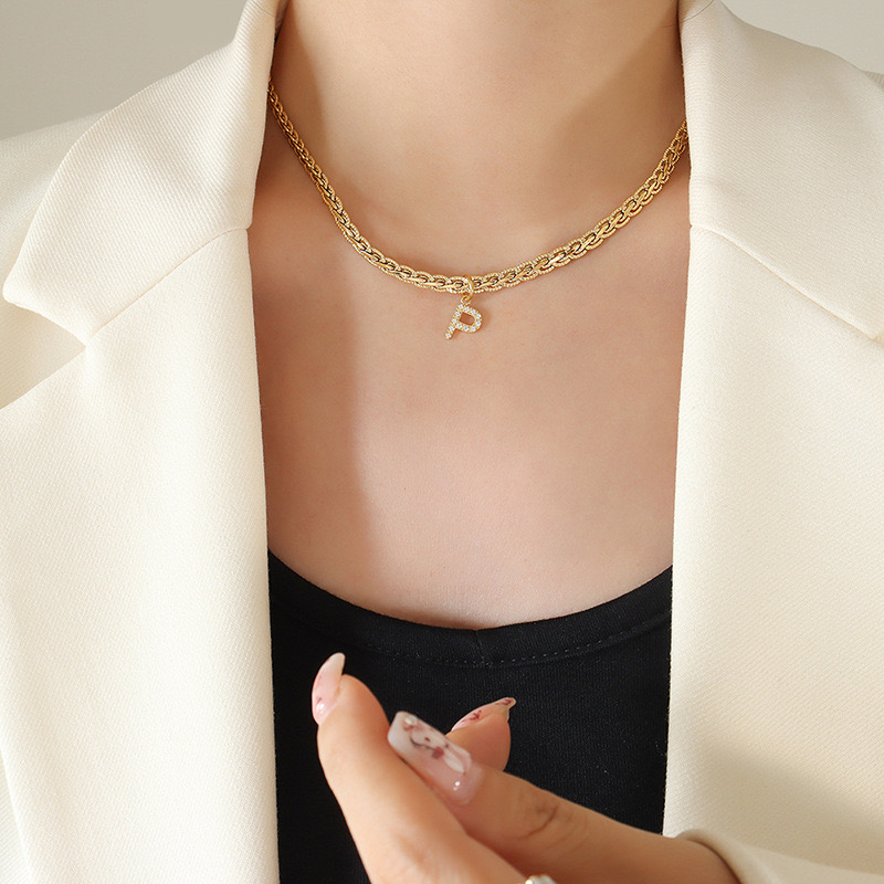 COLLAR LUX JOYAS BAÑO ORO 18K LETRA INICIAL BRILLITOS TEJIDO DRAGÓN - 3