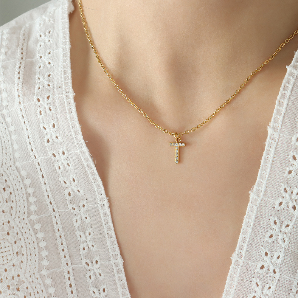 COLLAR LUX JOYAS BAÑO ORO 18K LETRA INICIAL T BRILLITOS - 2