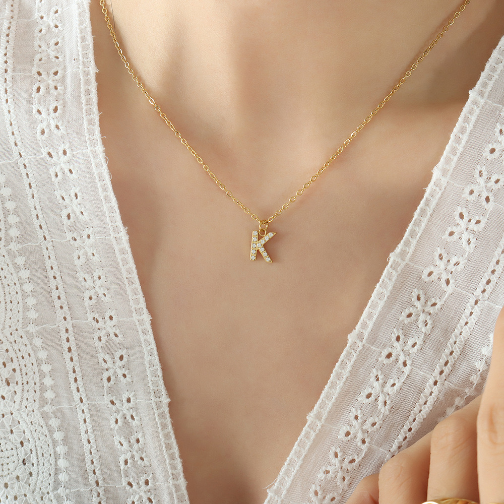 COLLAR LUX JOYAS BAÑO ORO 18K LETRA INICIAL K BRILLITOS - 2