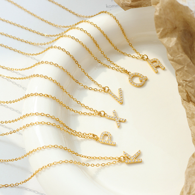 COLLAR LUX JOYAS BAÑO ORO 18K LETRA INICIAL M BRILLITOS - 3