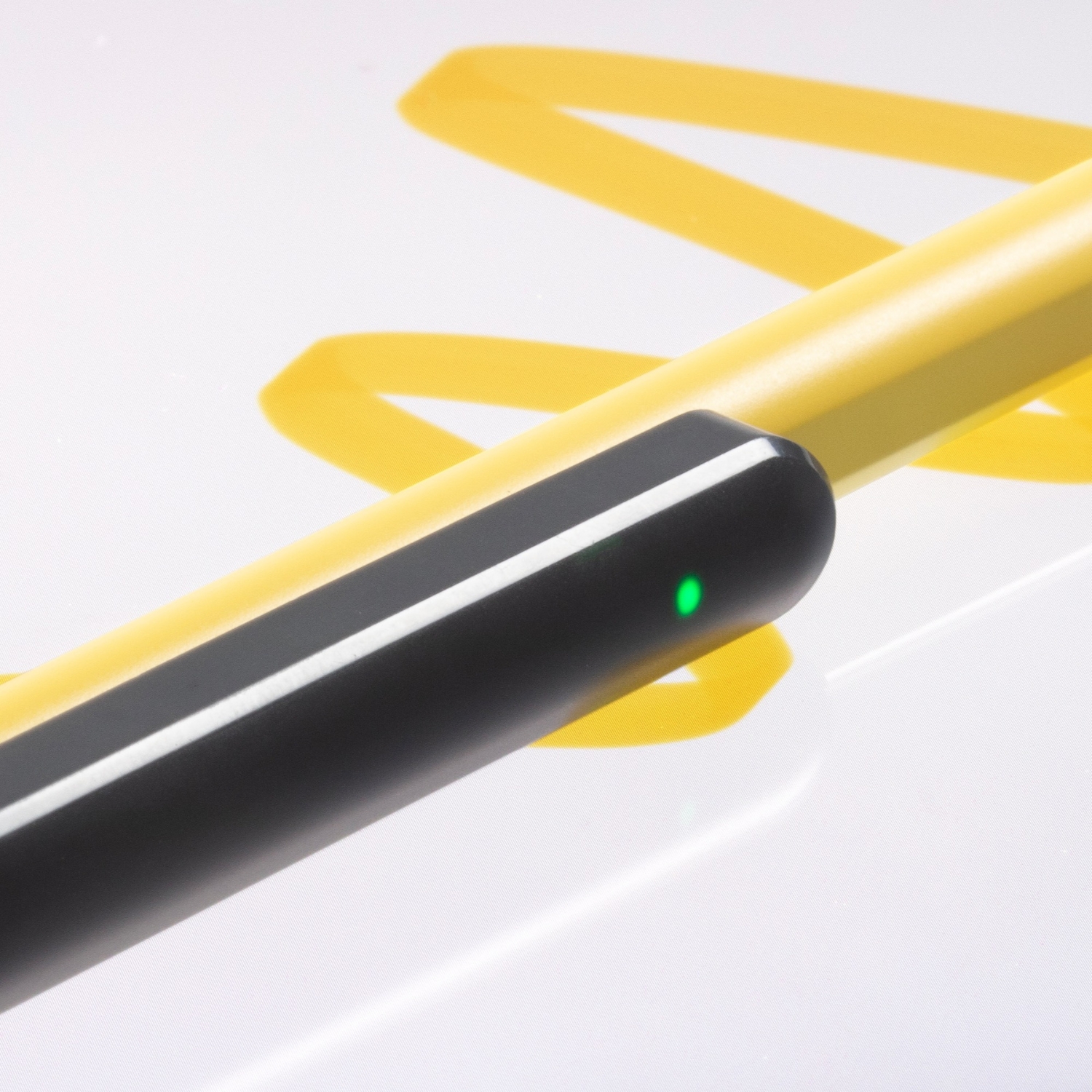LÁPIZ PRO ZAGG STYLUS 2 PARA IPAD AMARILLO CON CARGA INALÁMBRICA - 6
